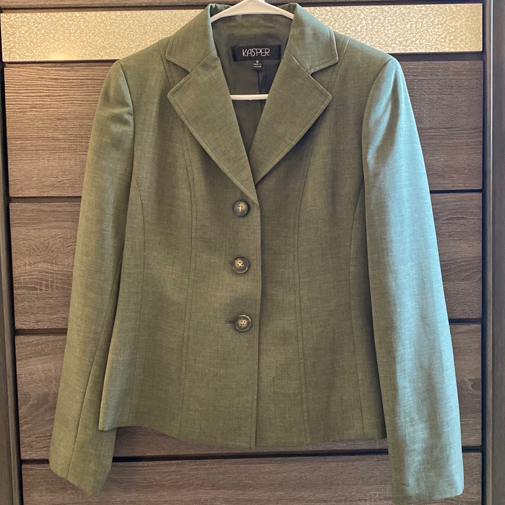 Kasper Olive Blazer Size 8 Women’s-excellent condition